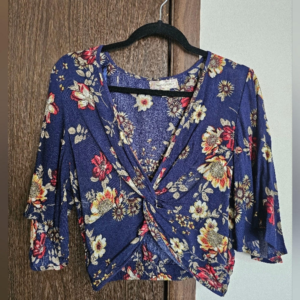 M Floral Navy Flowy Feminine Summer Vacation Crop Top Band of Gypsies
